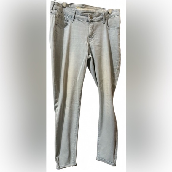 Old Navy Low Rise Light Wash Jeans Women’s Size 14 - Picture 1 of 4